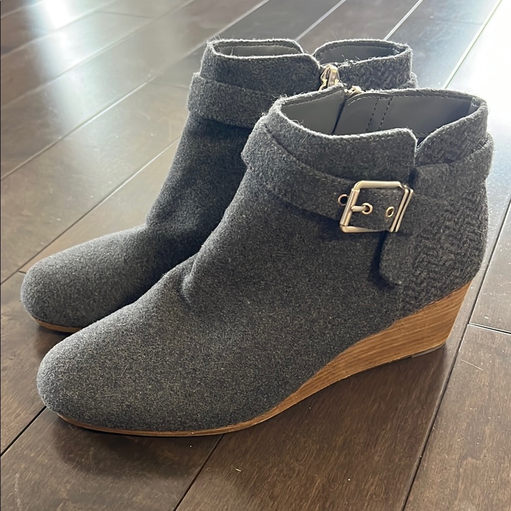 Dr. Scholl’s Gray Wedge Ankle Boots 8M